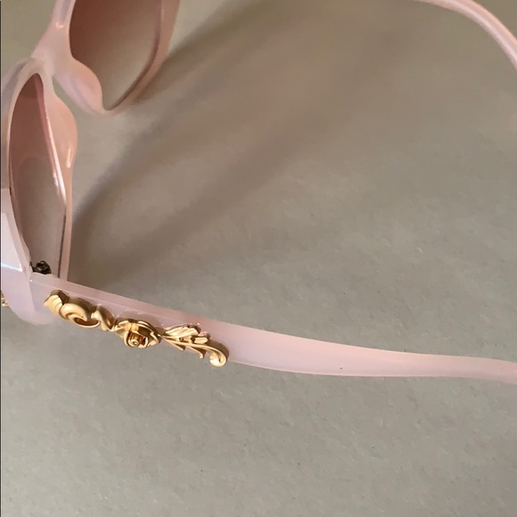 NWOT Women’s pink wide frame sunglasses - Picture 3 of 3